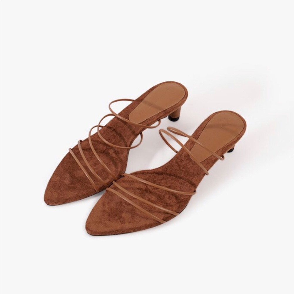 NEW Genuine People sandals